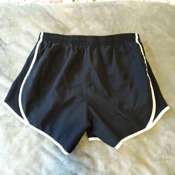 Girl's Nike Dri-Fit Shorts - Picture 5 of 10